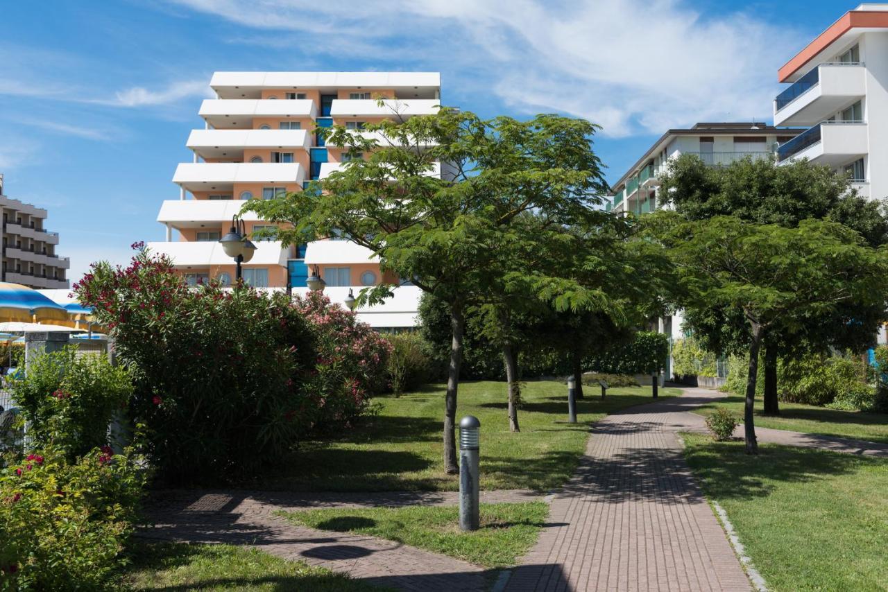 Aparthotel Holiday Bibione Esterno foto