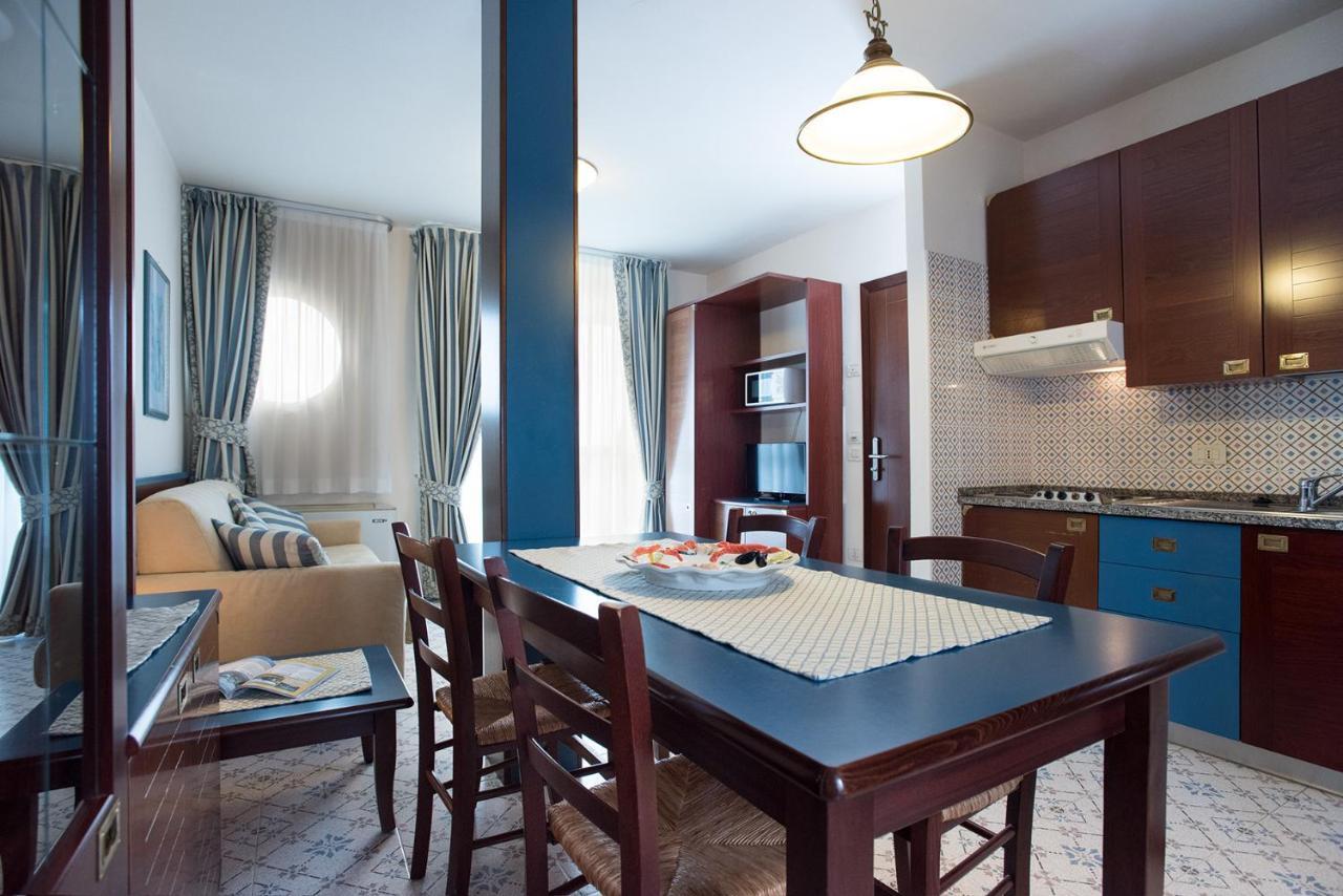Aparthotel Holiday Bibione Esterno foto