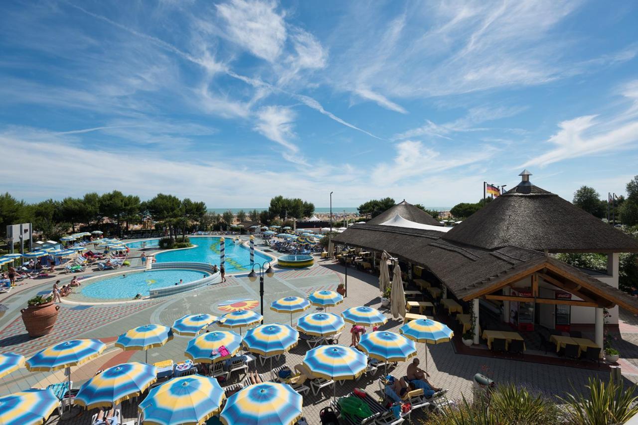 Aparthotel Holiday Bibione Esterno foto