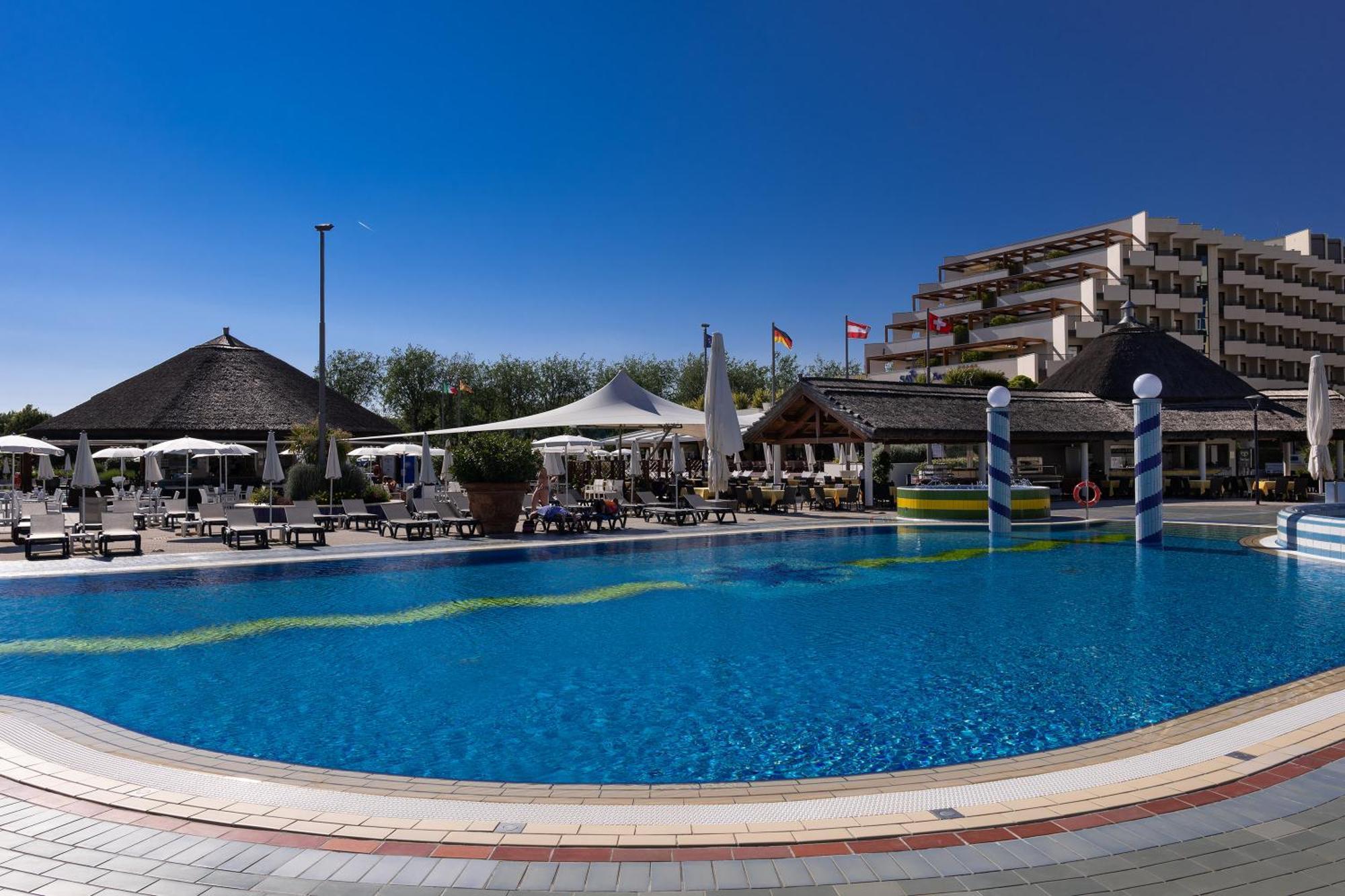 Aparthotel Holiday Bibione Esterno foto