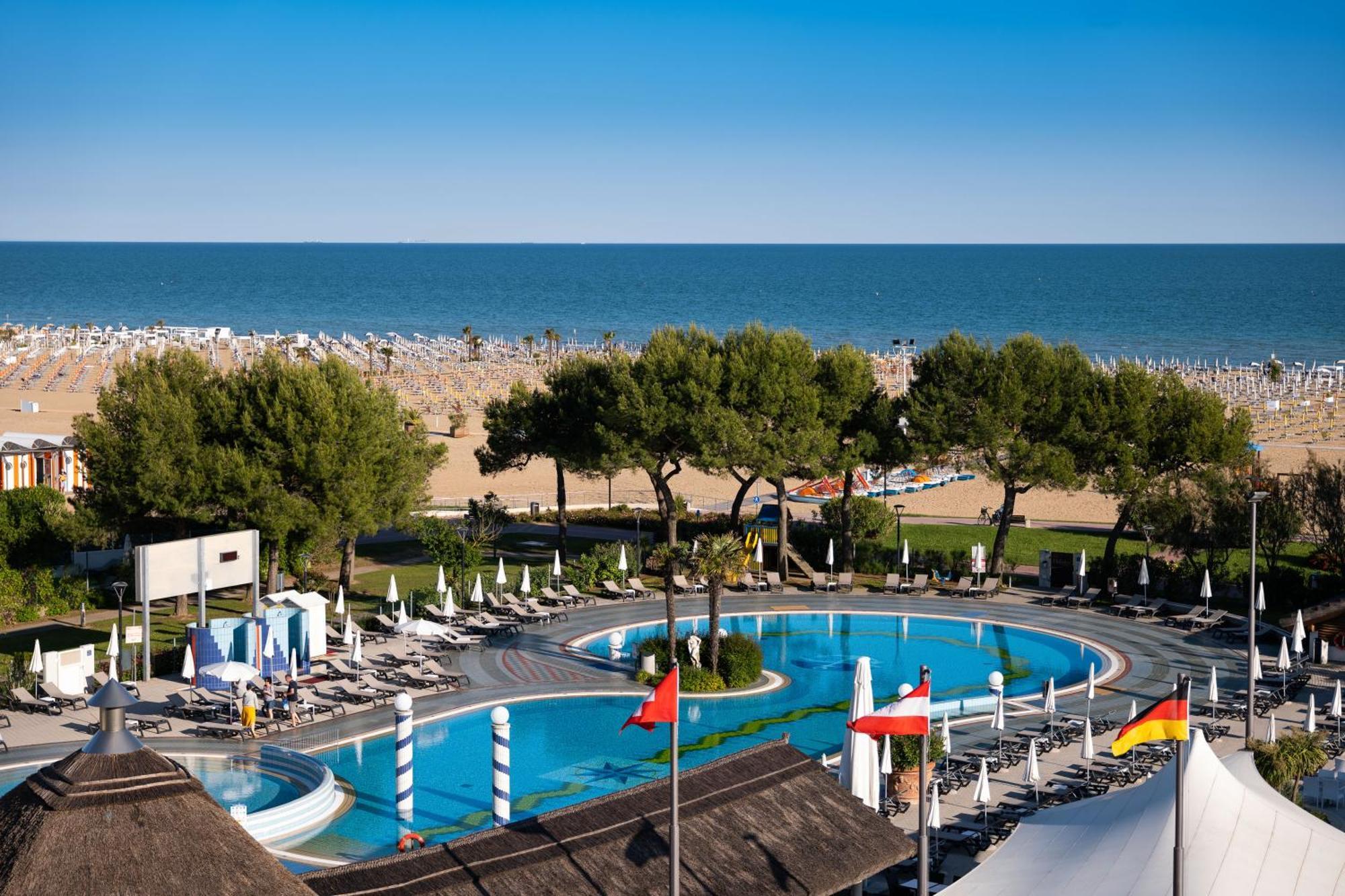 Aparthotel Holiday Bibione Esterno foto