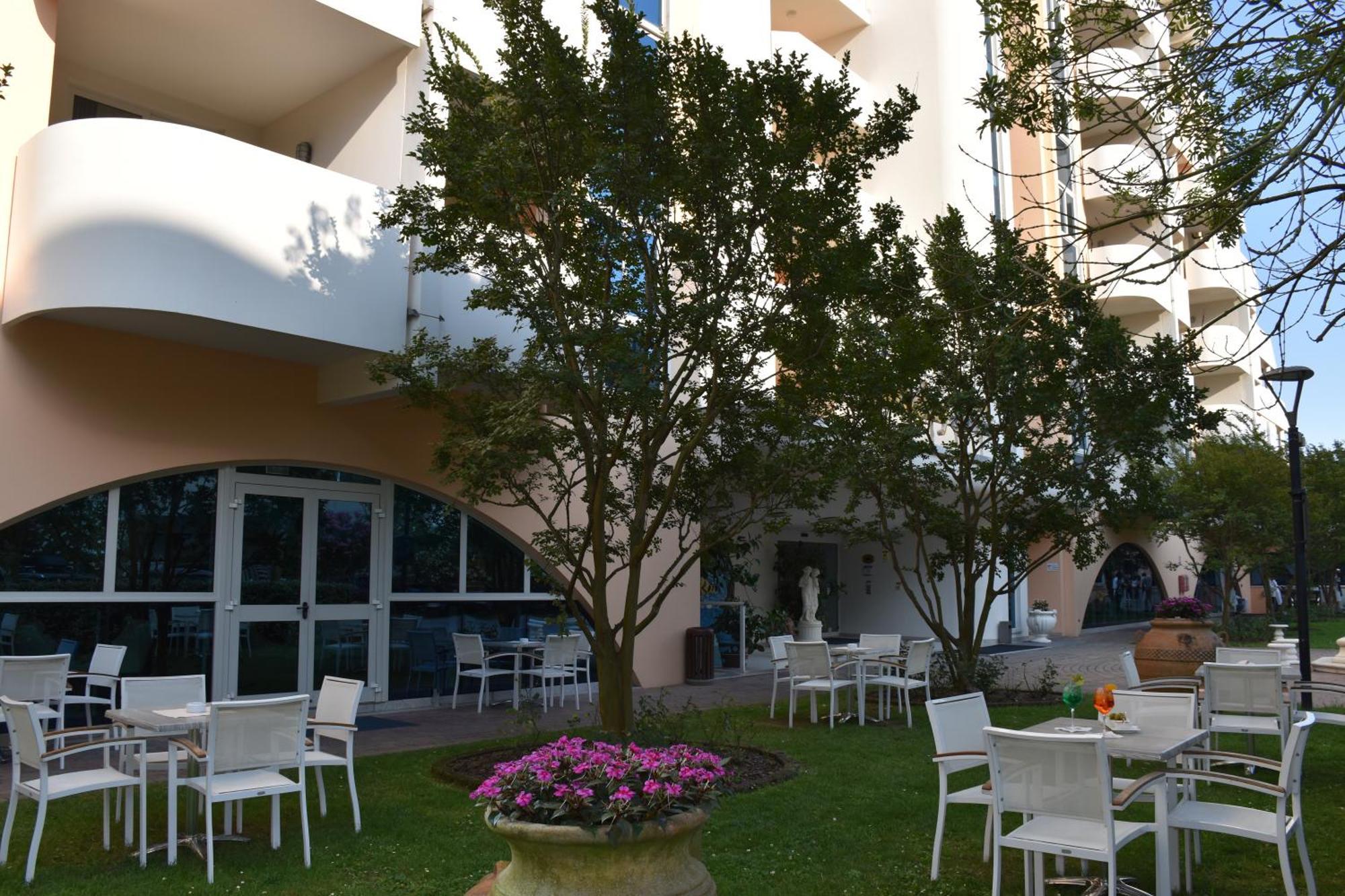 Aparthotel Holiday Bibione Esterno foto