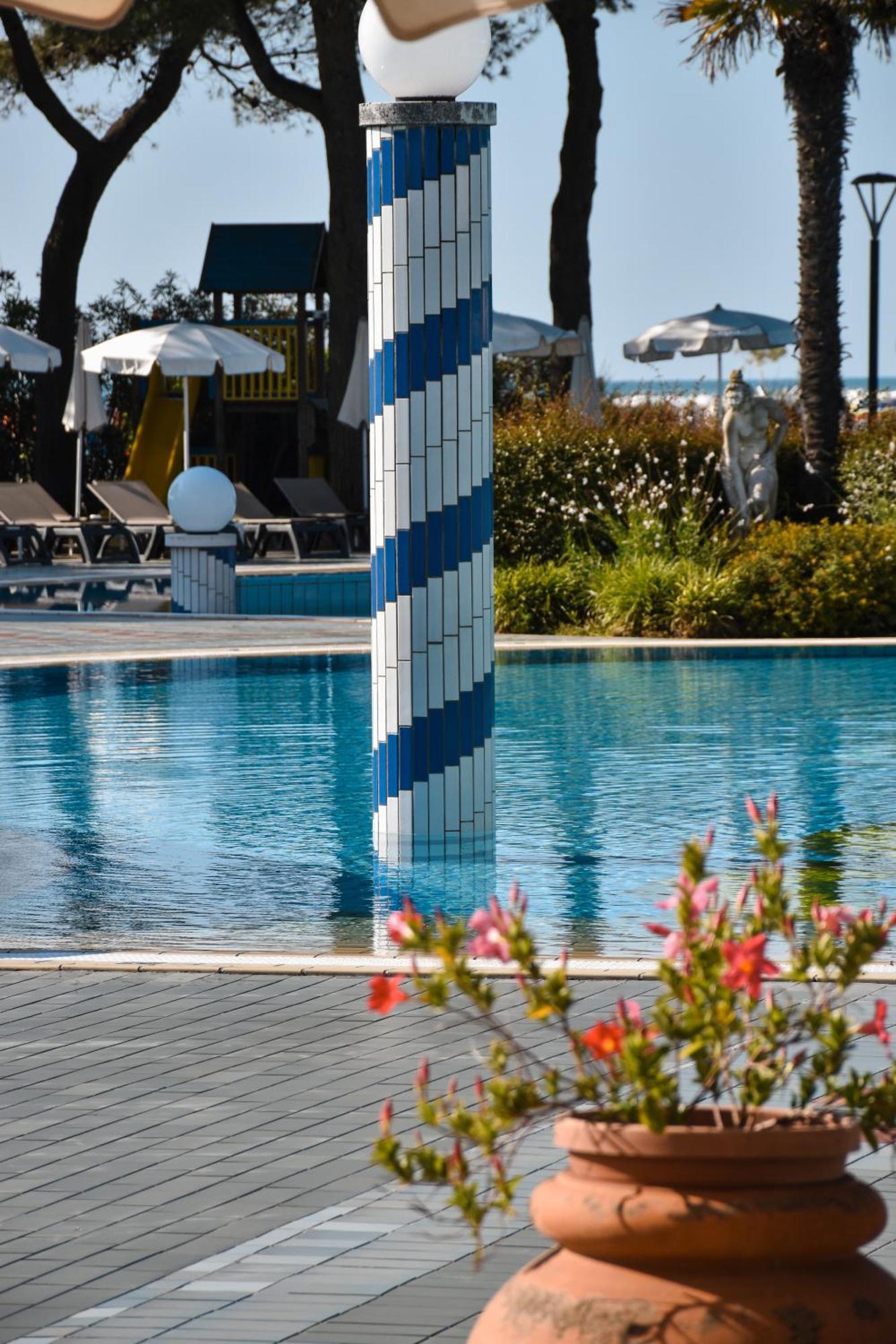 Aparthotel Holiday Bibione Esterno foto