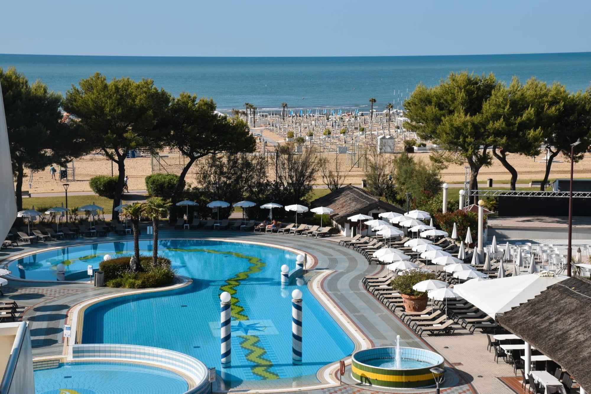 Aparthotel Holiday Bibione Esterno foto