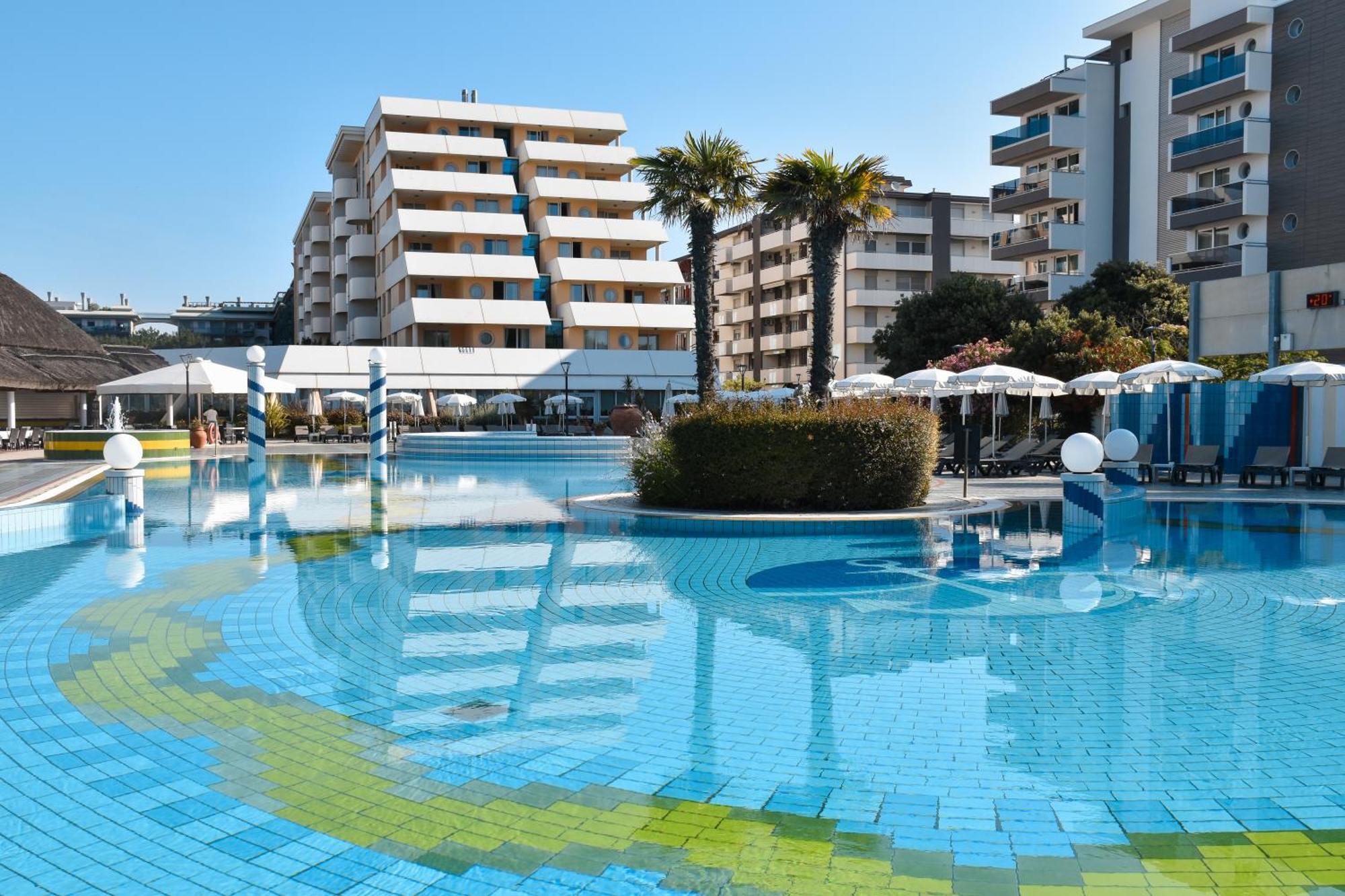 Aparthotel Holiday Bibione Esterno foto