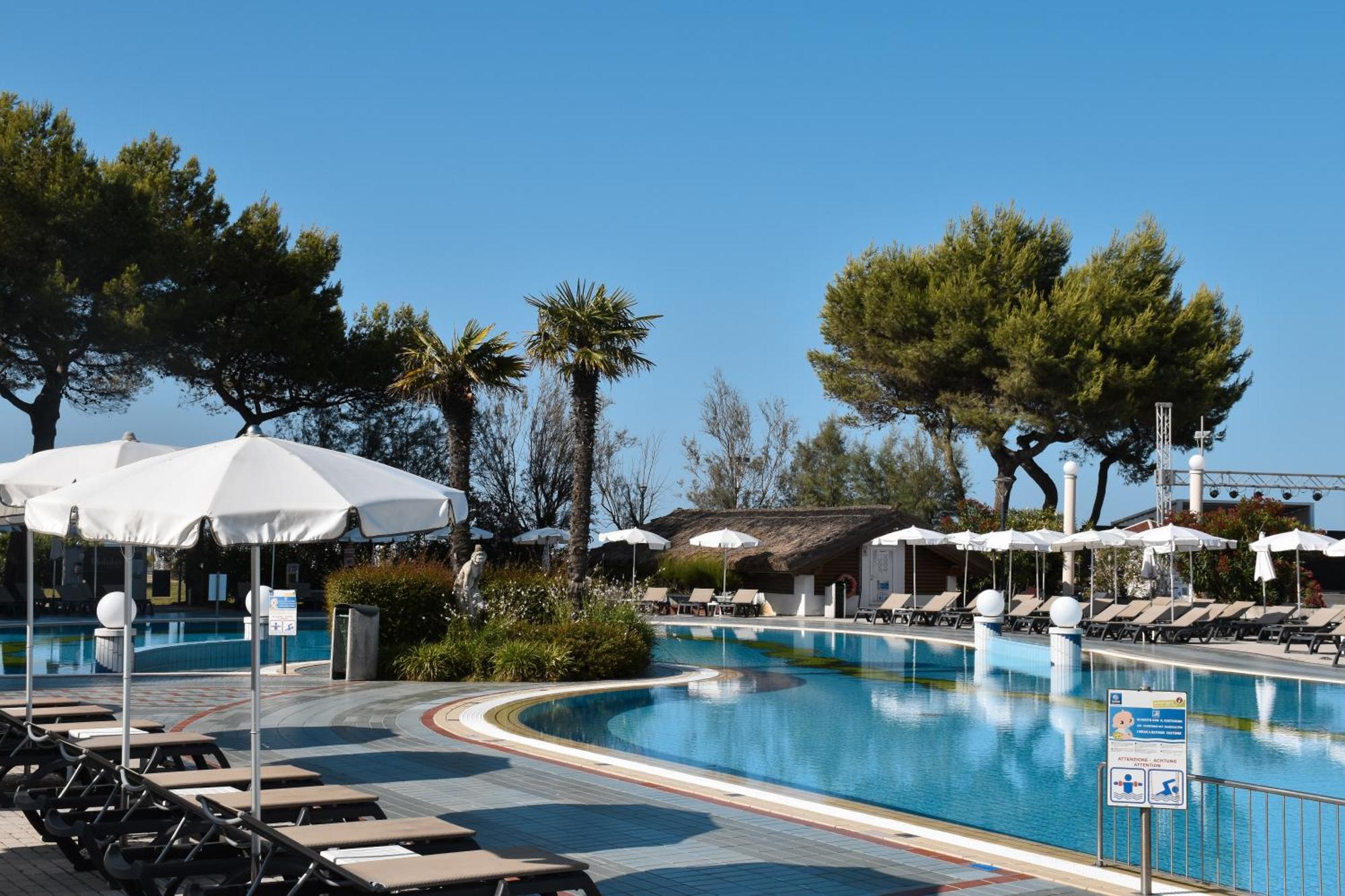 Aparthotel Holiday Bibione Esterno foto