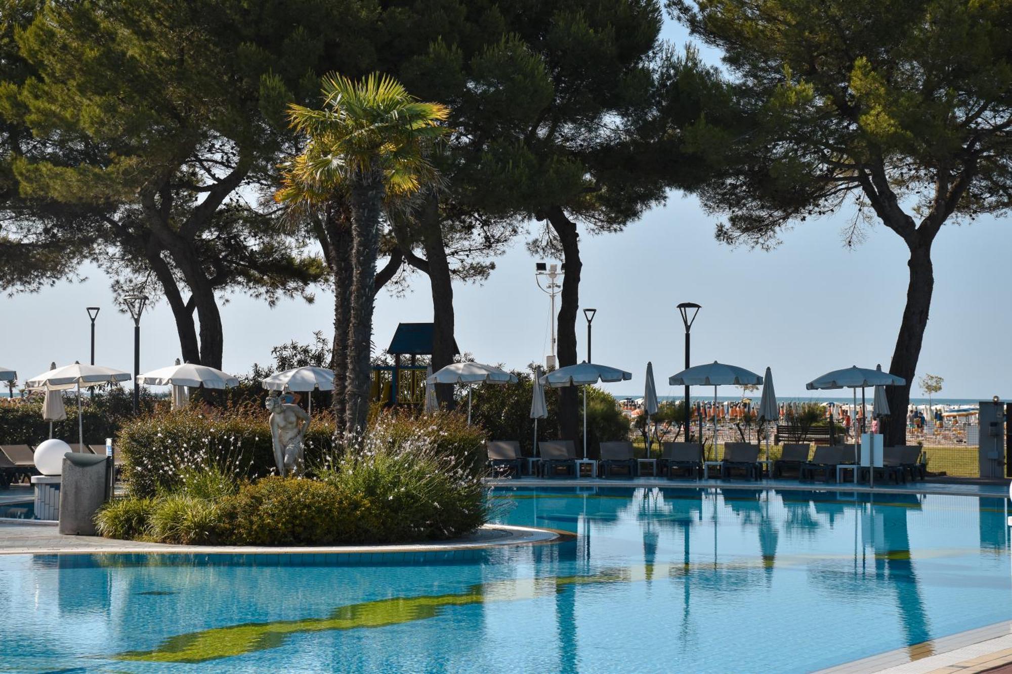 Aparthotel Holiday Bibione Esterno foto