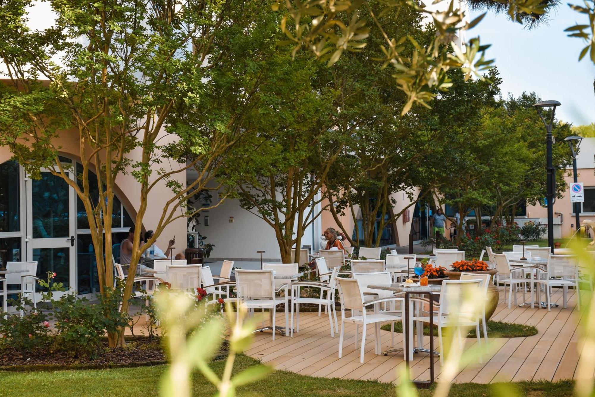 Aparthotel Holiday Bibione Esterno foto