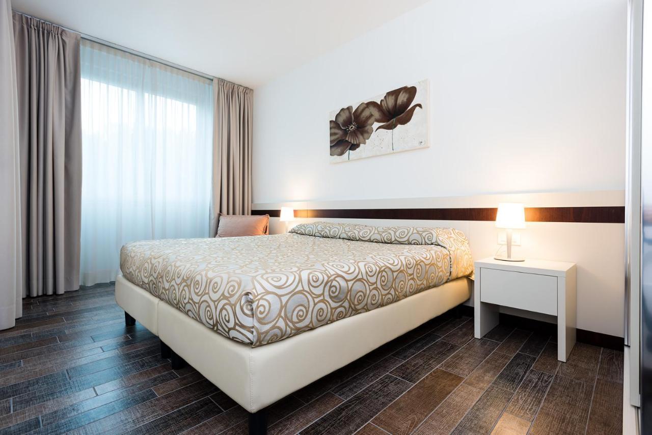 Aparthotel Holiday Bibione Esterno foto