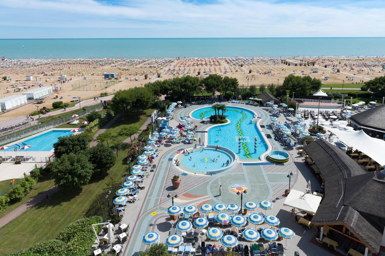 Aparthotel Holiday Bibione Esterno foto