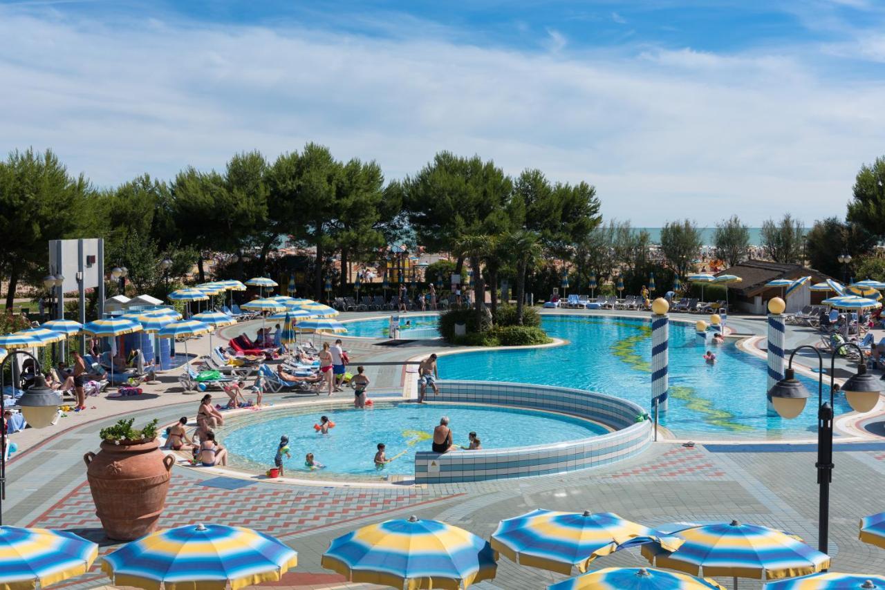 Aparthotel Holiday Bibione Esterno foto
